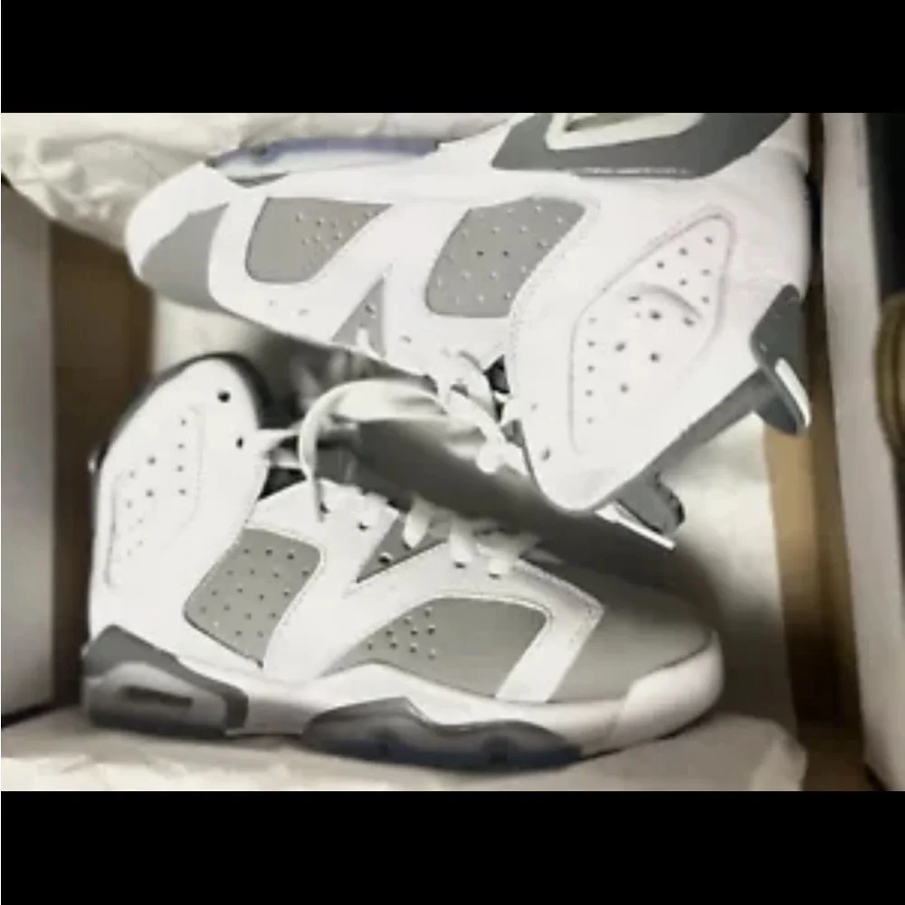 Men's Gray and White Sneakers - Picture 3 of 4